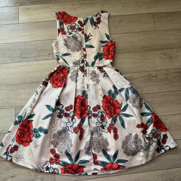 Modcloth Red and Gray Floral Midi Dress - Picture 2 of 3